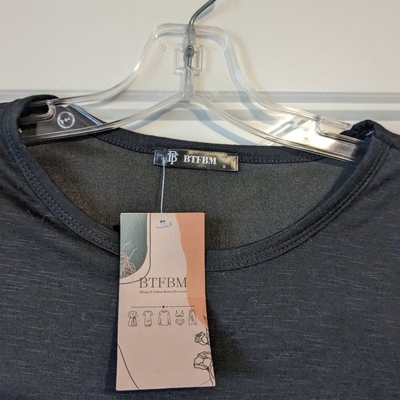 Black bodycon dress with roushing on left side. - Picture 3 of 4